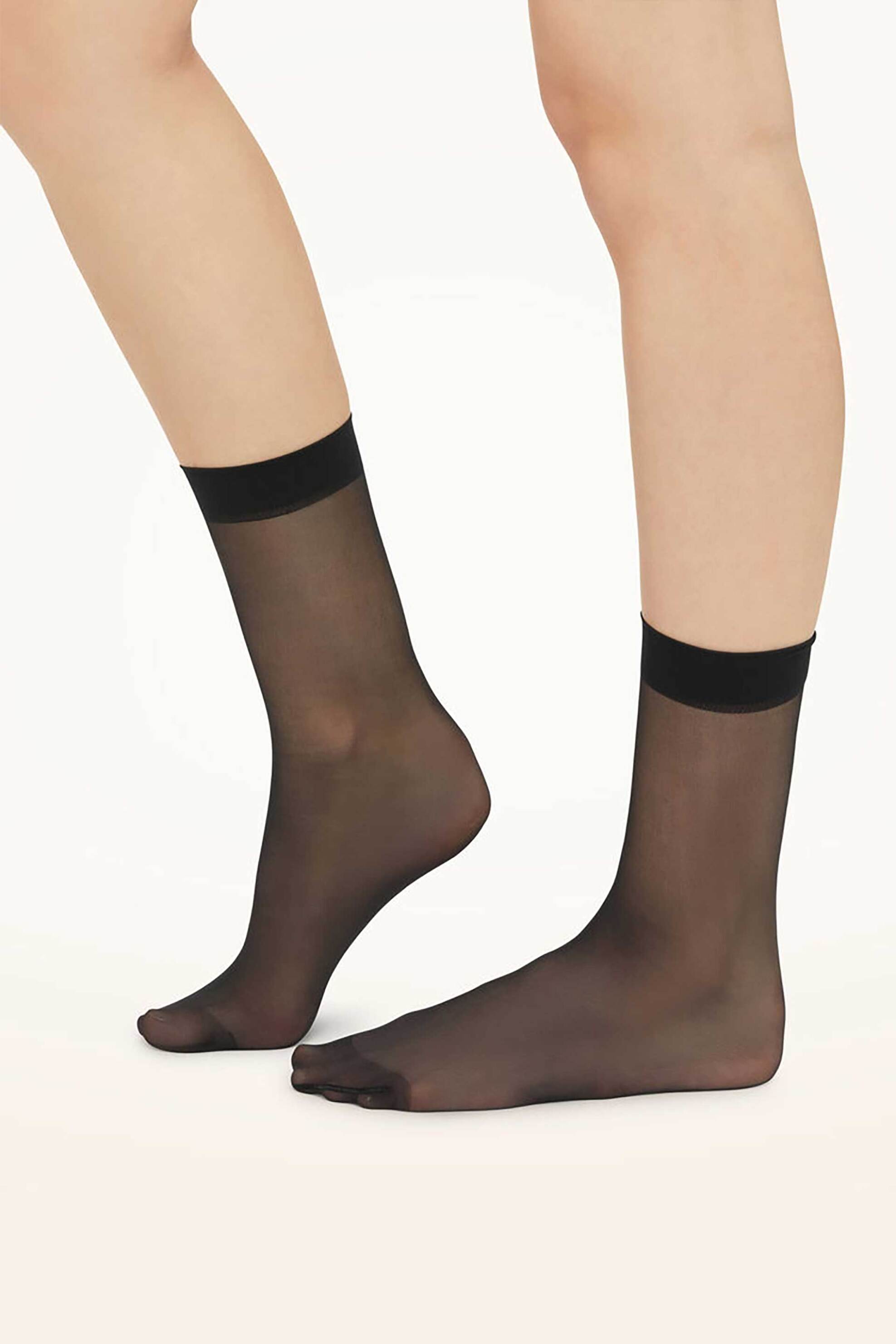 Wolford γυναικείες κάλτσες με ματ υφή