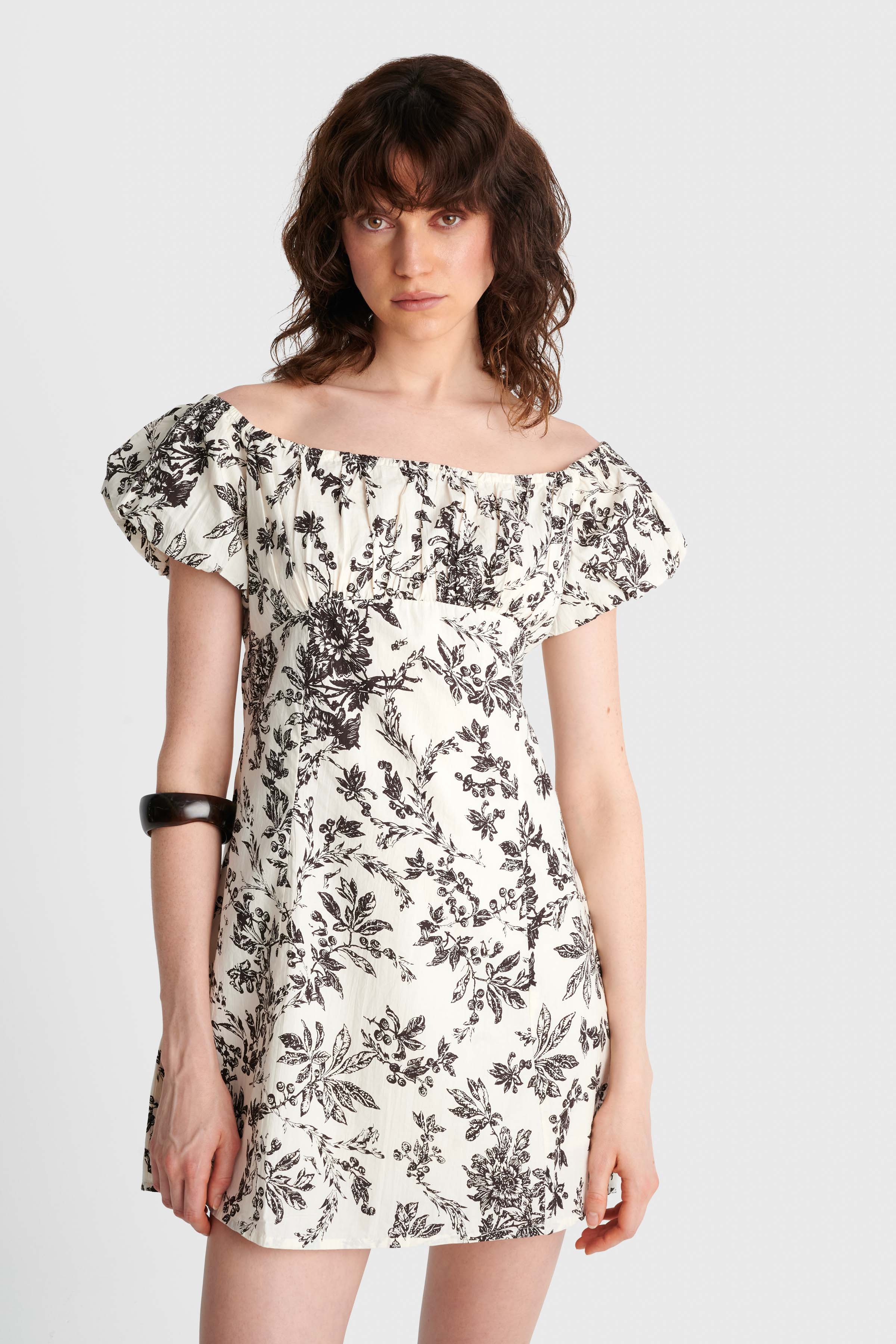 Φόρεμα μίνι εμπριμέ off-shoulder - Καφέ