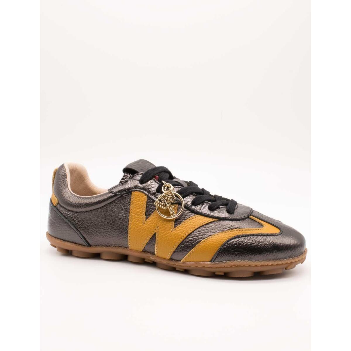 Sneakers Wonders AP-2105