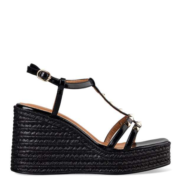 STUDDED WEDGES