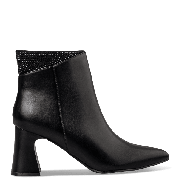 POINTY BOOTIES