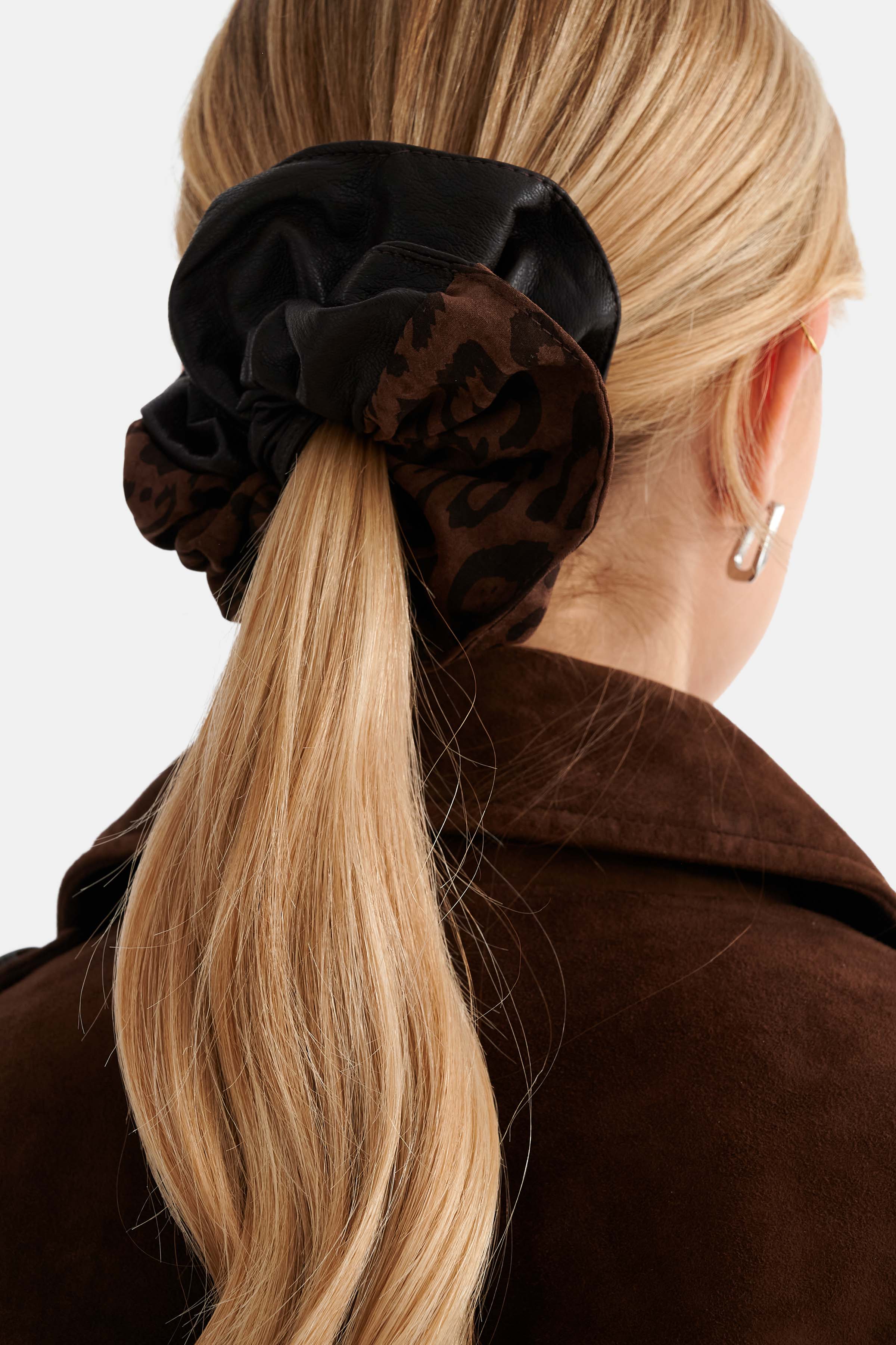 Scrunchie μαλλιών με συνδυασμό διαφορετικών υφών και animal print λεπτομέρεια - Καφέ