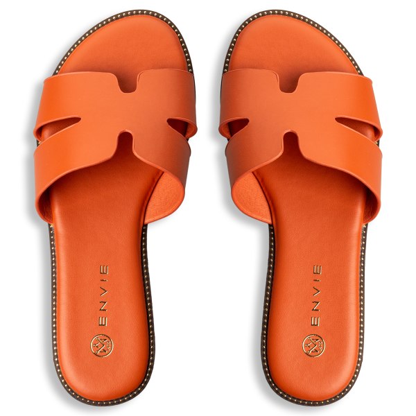 FLAT SANDALS