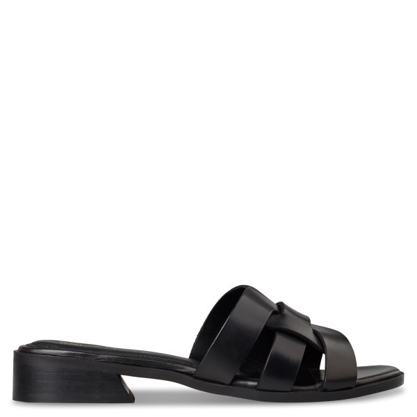 FLAT SANDALS