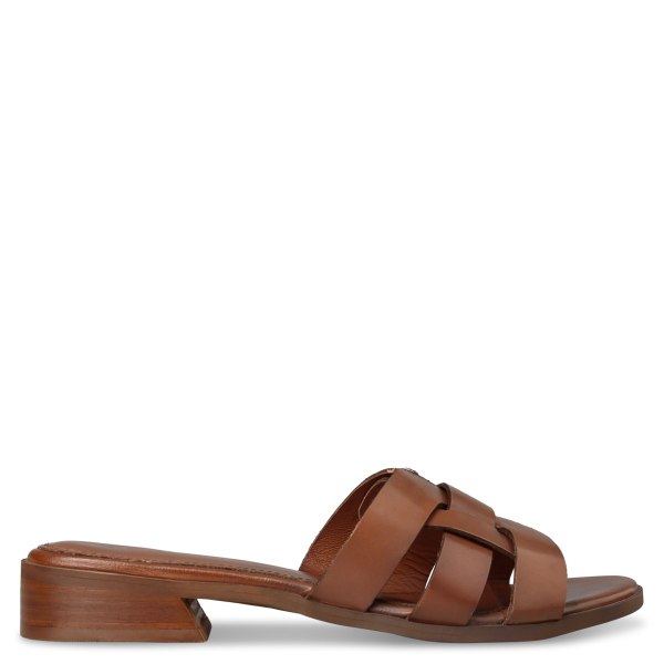 FLAT SANDALS