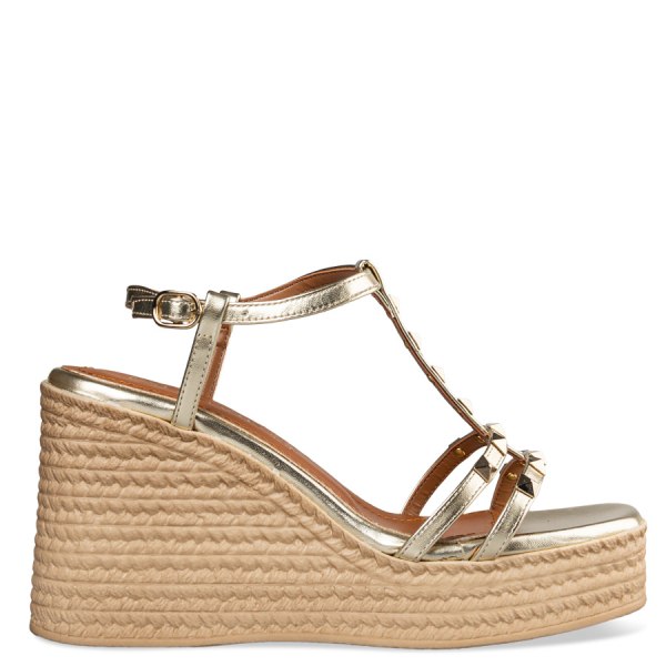 STUDDED WEDGES