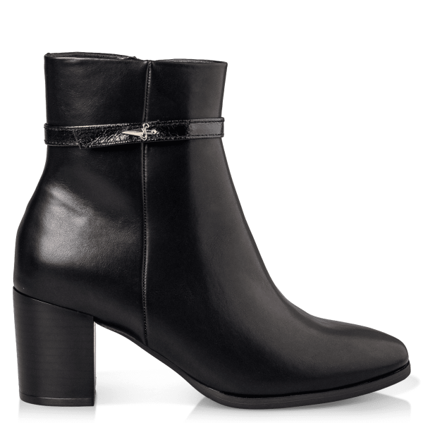 BLOCK HEEL BOOTIES