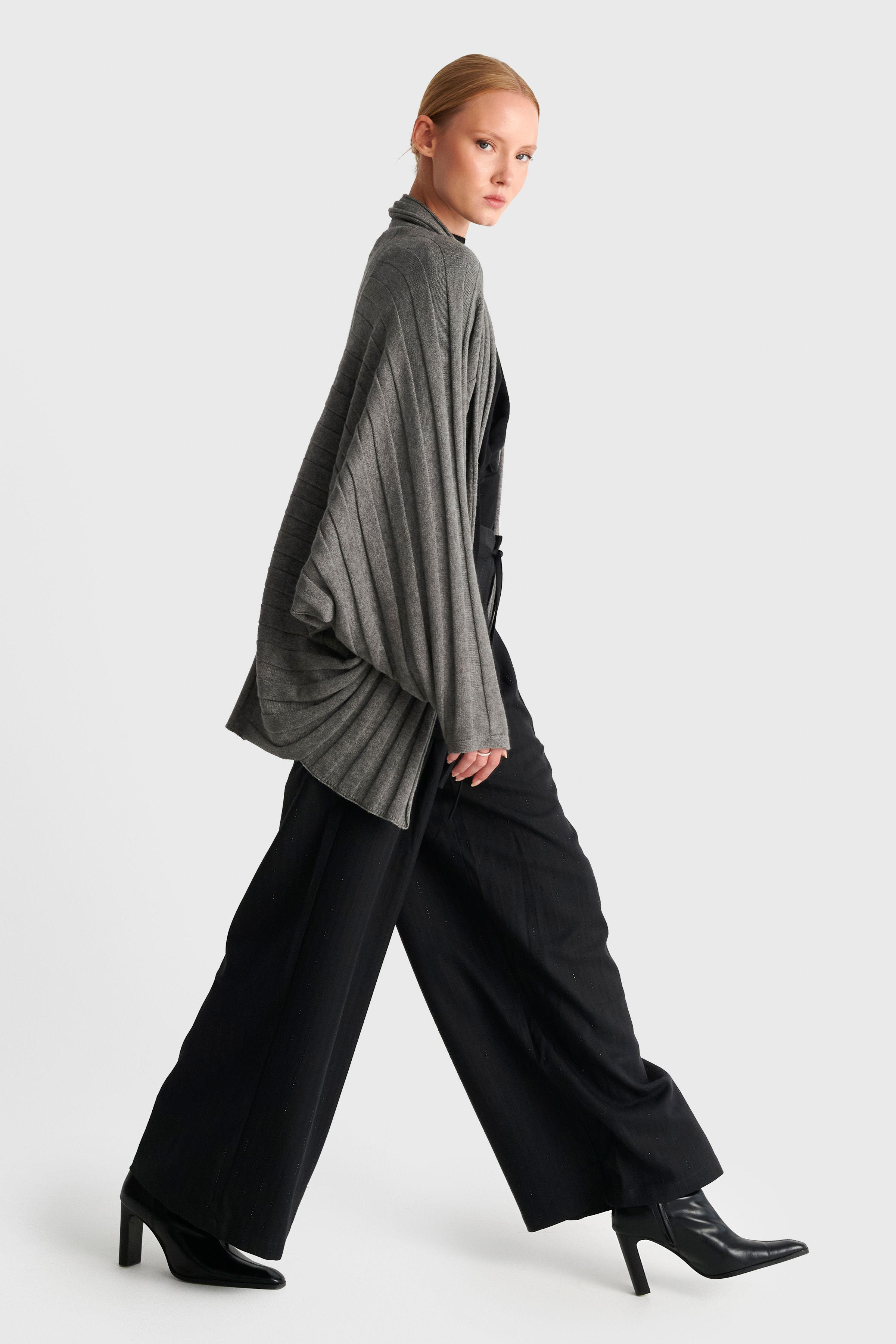 Πλεκτή ζακέτα σε oversized γραμμή, με φαρδιά μανίκια και ανάγλυφη ριμπ πλέξη - GREY MELANGE