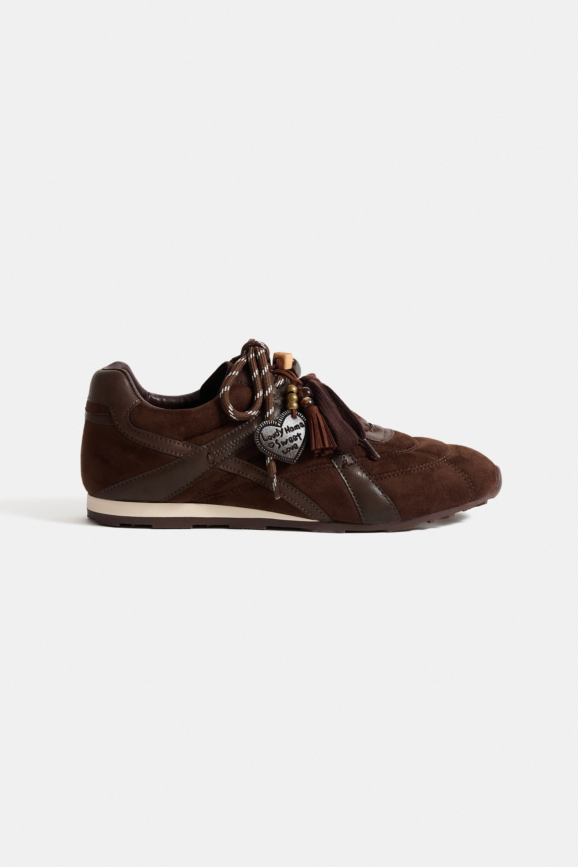 Sneakers με charms στα κορδόνια - Καφέ