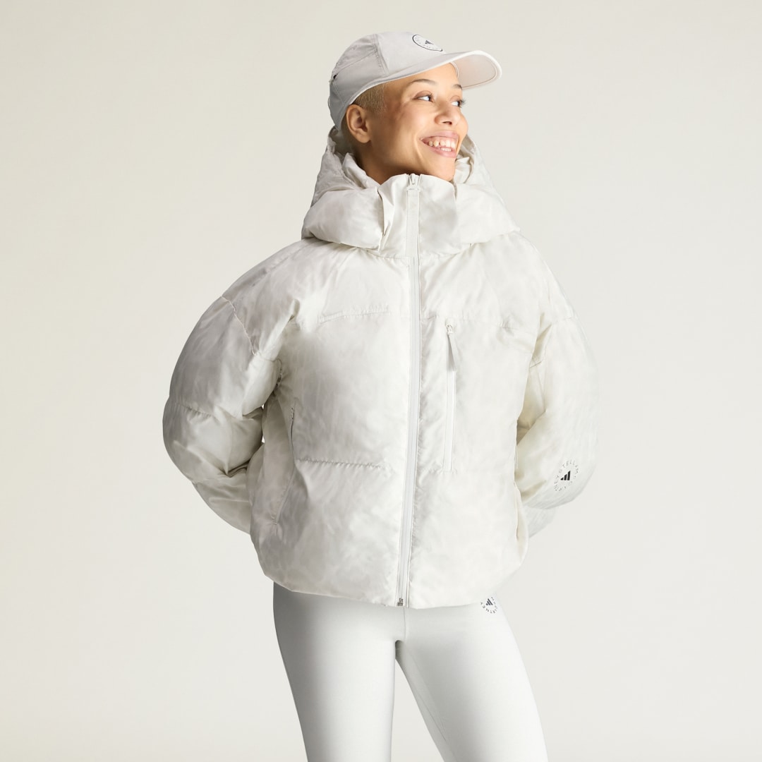 Κοντό Χειμερινό Μπουφάν με επένδυση adidas by Stella McCartney με τυπωμένο σχέδιο