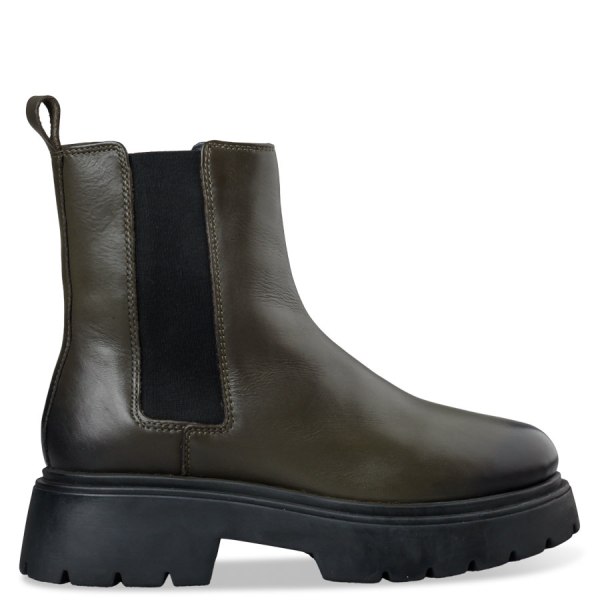 CHELSEA BOOTS
