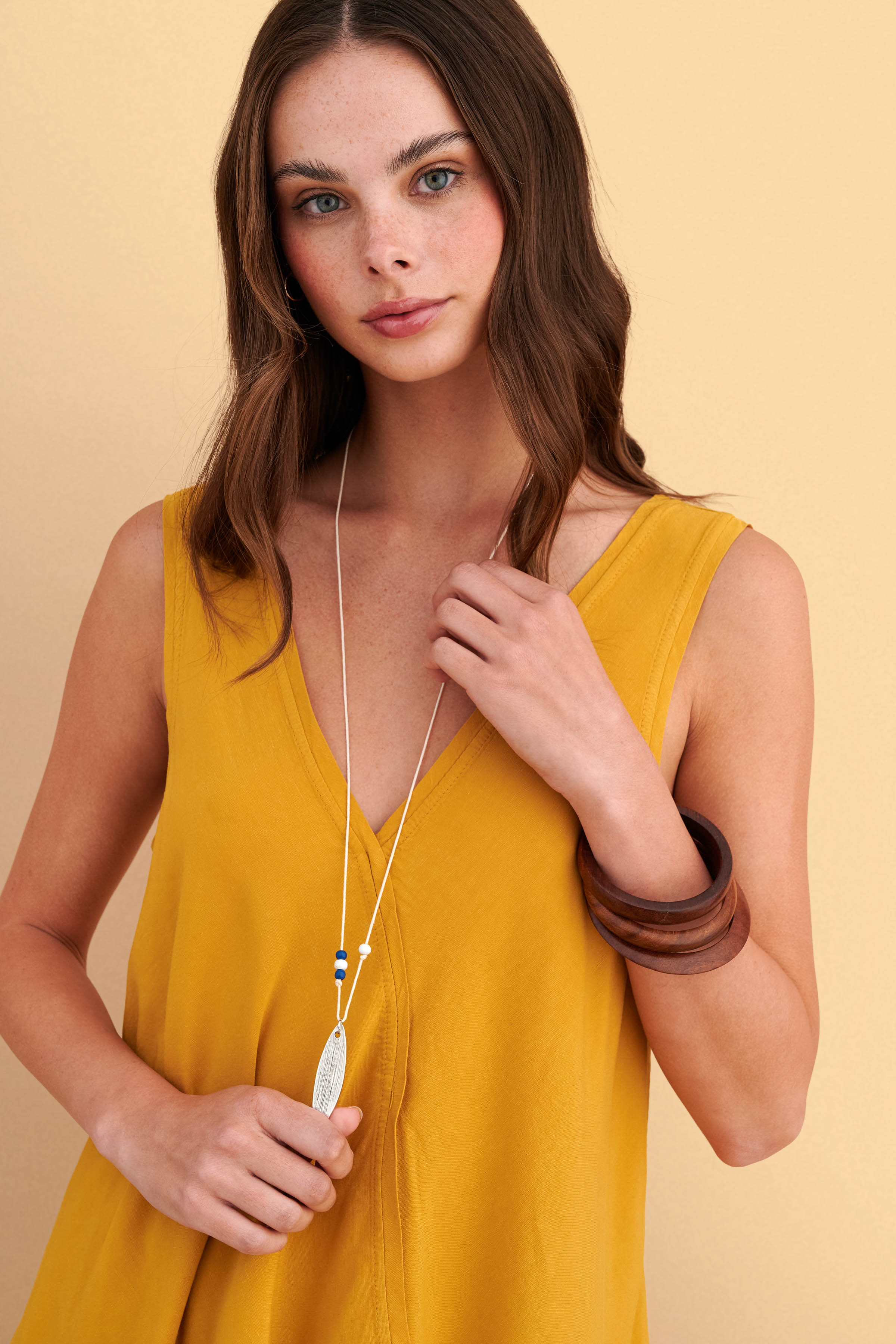 Τοπ ασύμμετρο V-neck με κολιέ - YELLOW