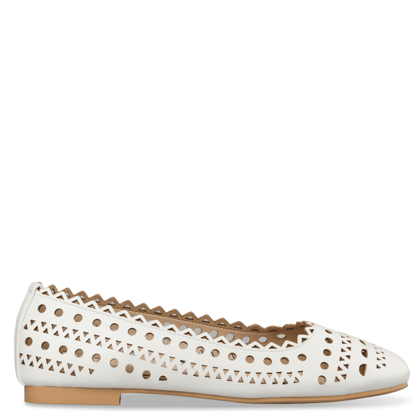 CUT-OUT DETAILED BALLET FLATS