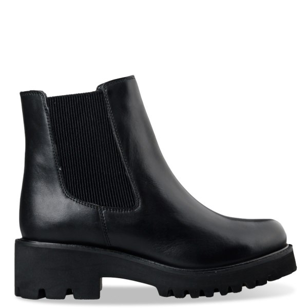 CHELSEA BOOTS