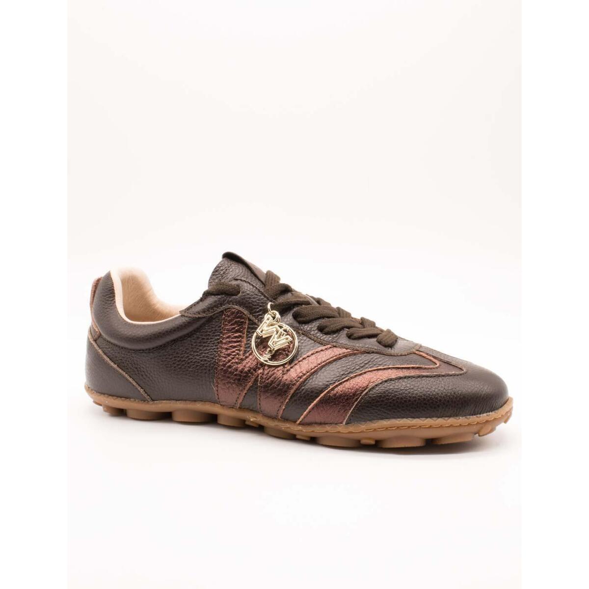 Sneakers Wonders AP-2105