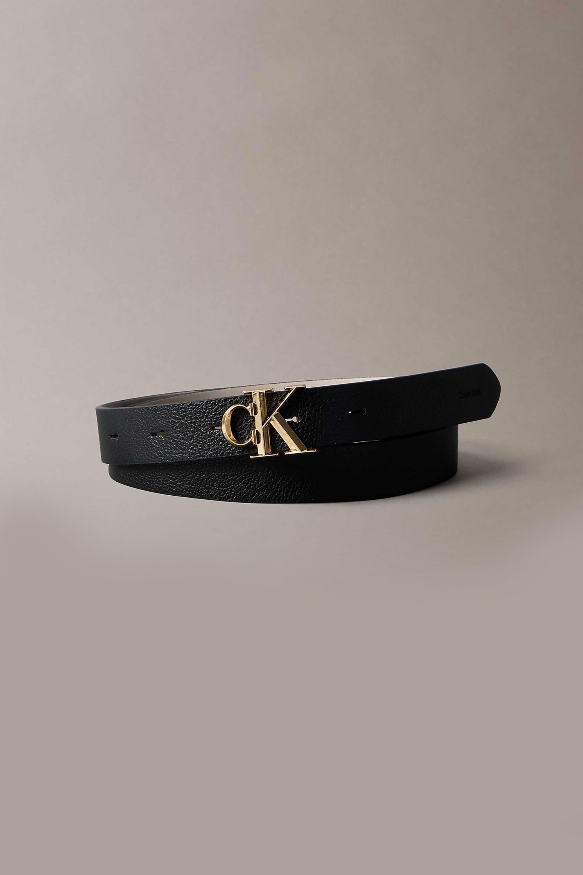 Calvin Klein Jeans γυναικεία δερμάτινη ζώνη διπλής όψης με μεταλλικό monogram